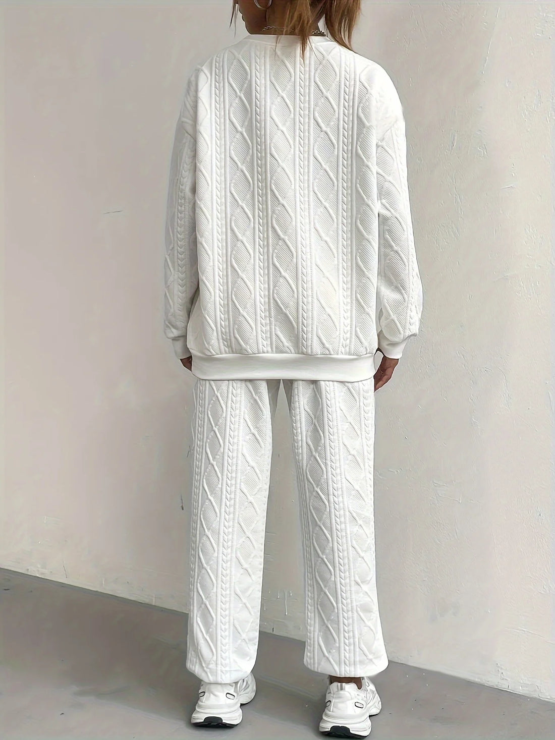 Women's patch detail textured fabric warm sweatshirt and long sleeve sports pants two-piece set