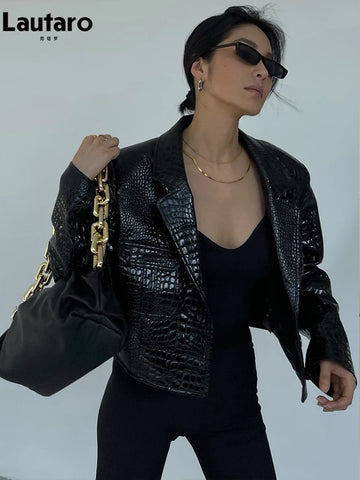 Lautaro Spring Autumn Short Cool Stylish Shiny Reflective Crocodile Print Patent Pu Leather Jacket Women Runway Fashion 2023