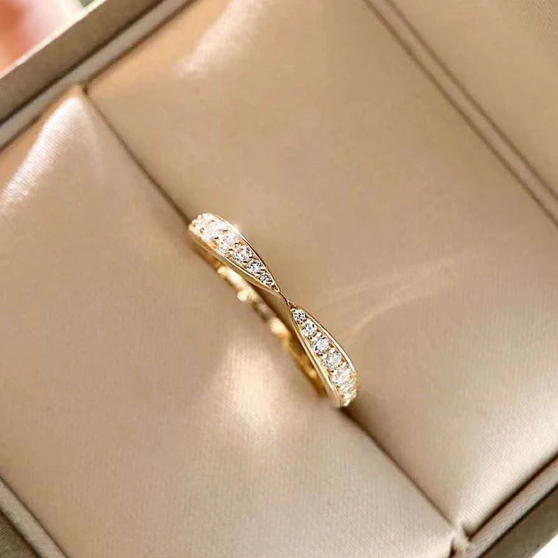 Huitan Chic Women Thin Rings Simple Stylish Wedding Bands Accessories Daily Wear Exquisite Temperament Lady Ring Fashion Jewelry