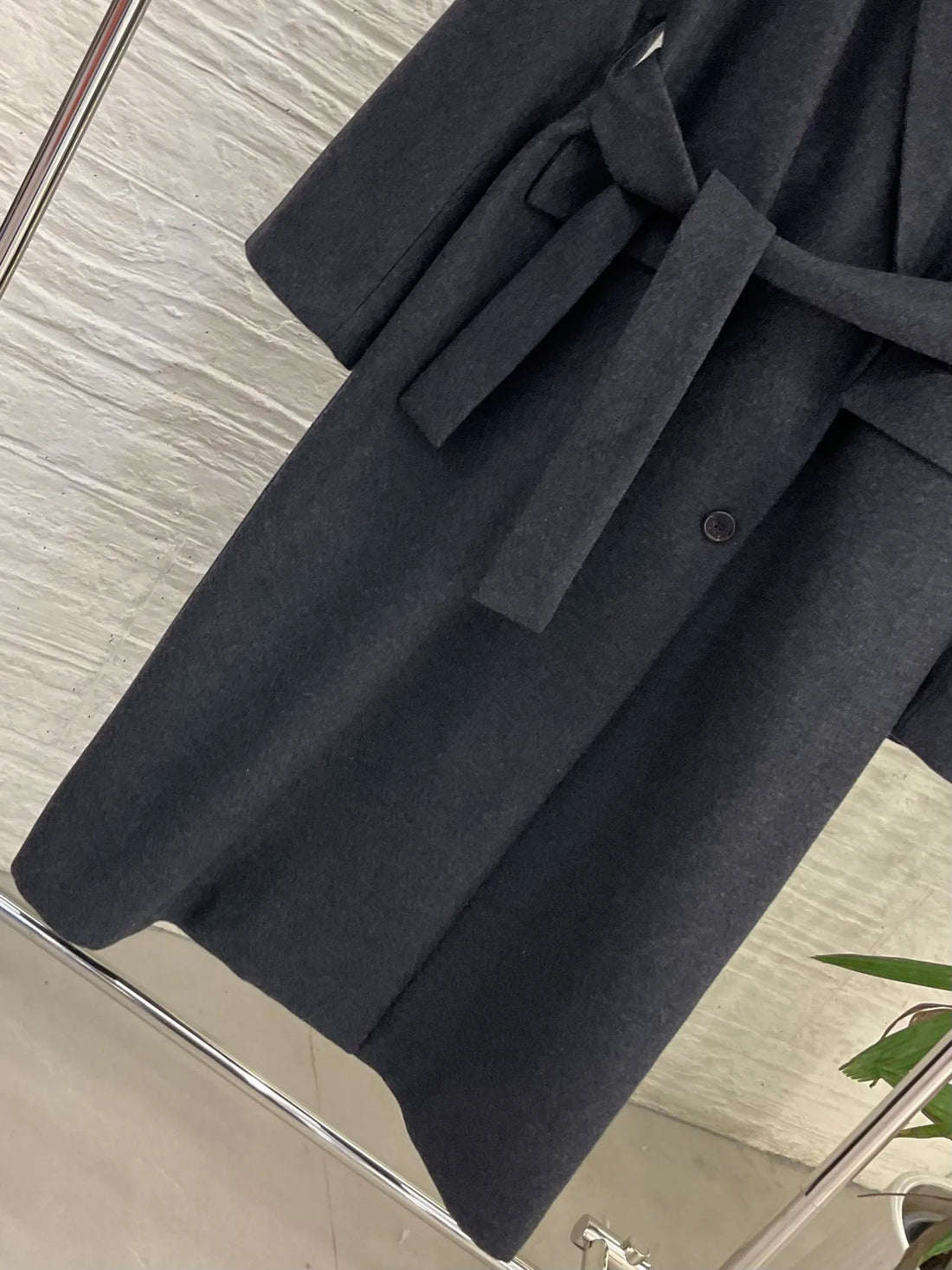 Long Wool Coat for Women Elegant Lapel Collar Button Detail Full-Length Stylish Warm Outerwear for Autumn Winter